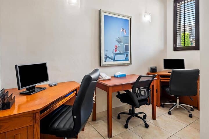 Business Center 53 of 56