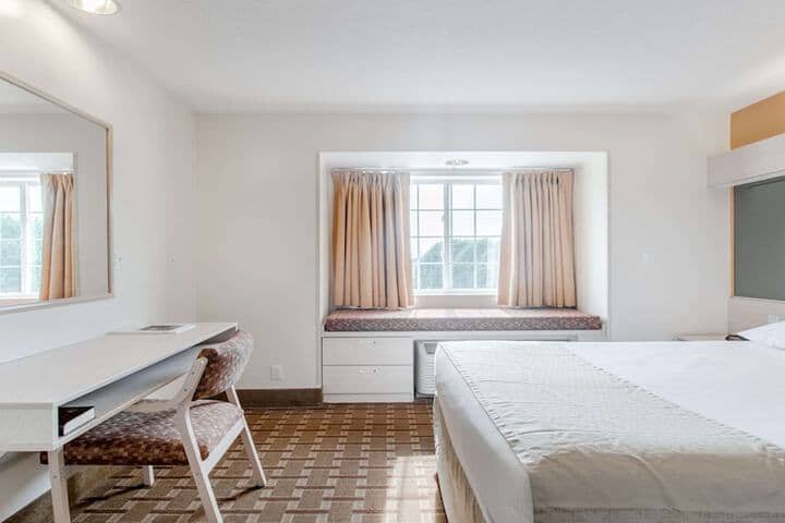 Room 7 of 18
