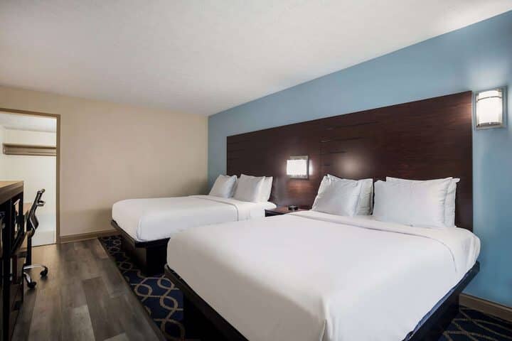 Room 10 of 37