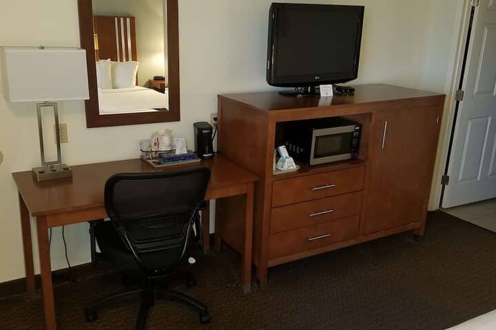 Room 17 of 33