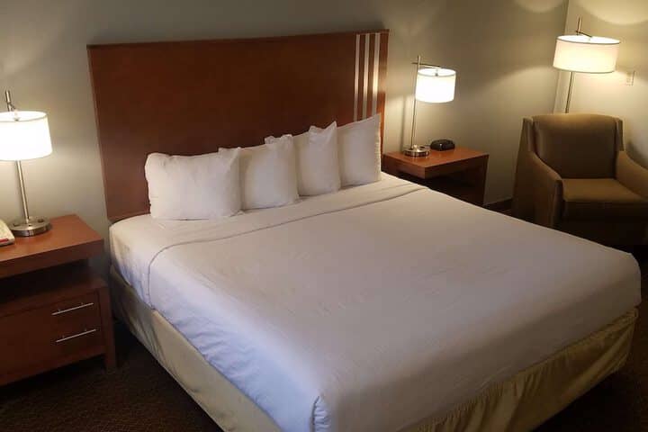 Room 10 of 33