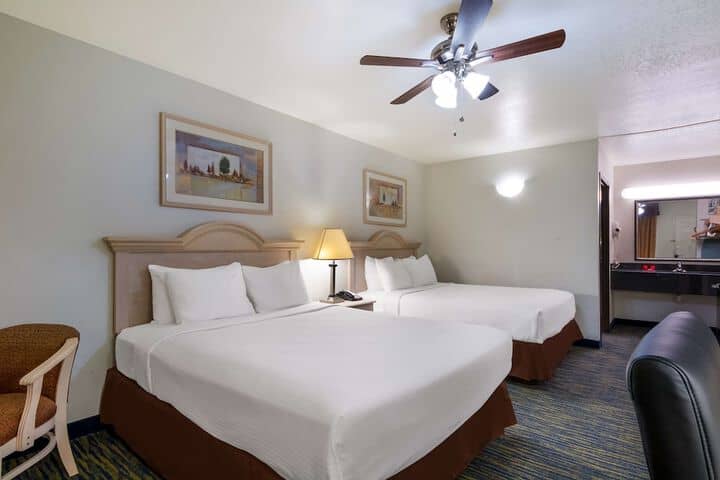 Room 13 of 38