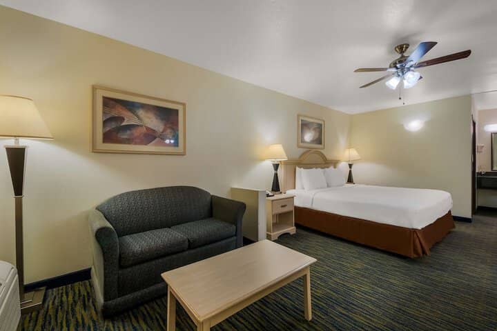 Room 10 of 38