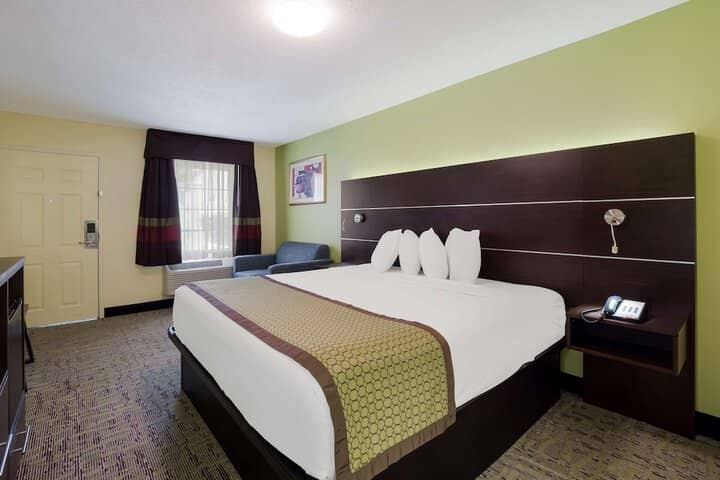 Room 17 of 32