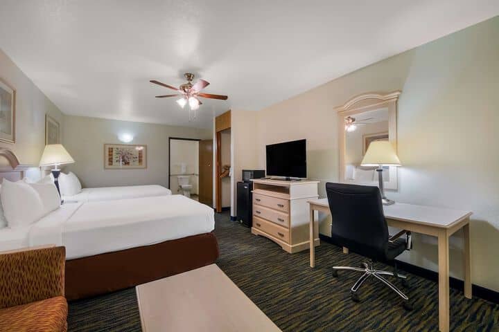 Room 8 of 38